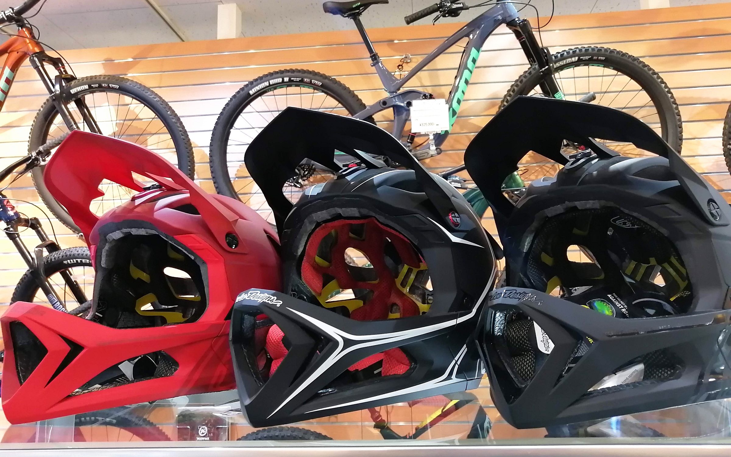 Troy Lee Designsのエンデューロ・フルフェイス「STAGE」2020年モデル