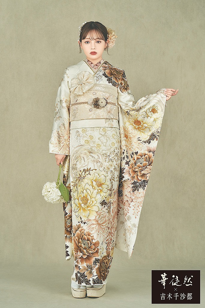 華徒然×吉木千沙都振袖ネットレンタル 白/ベージュ/ブラウン 牡丹柄/菊