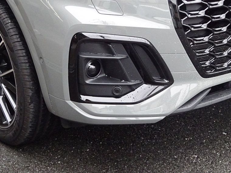 Audi純正Q5(FY)SB_S line用グロスブラックエアガイドグリルセット - G