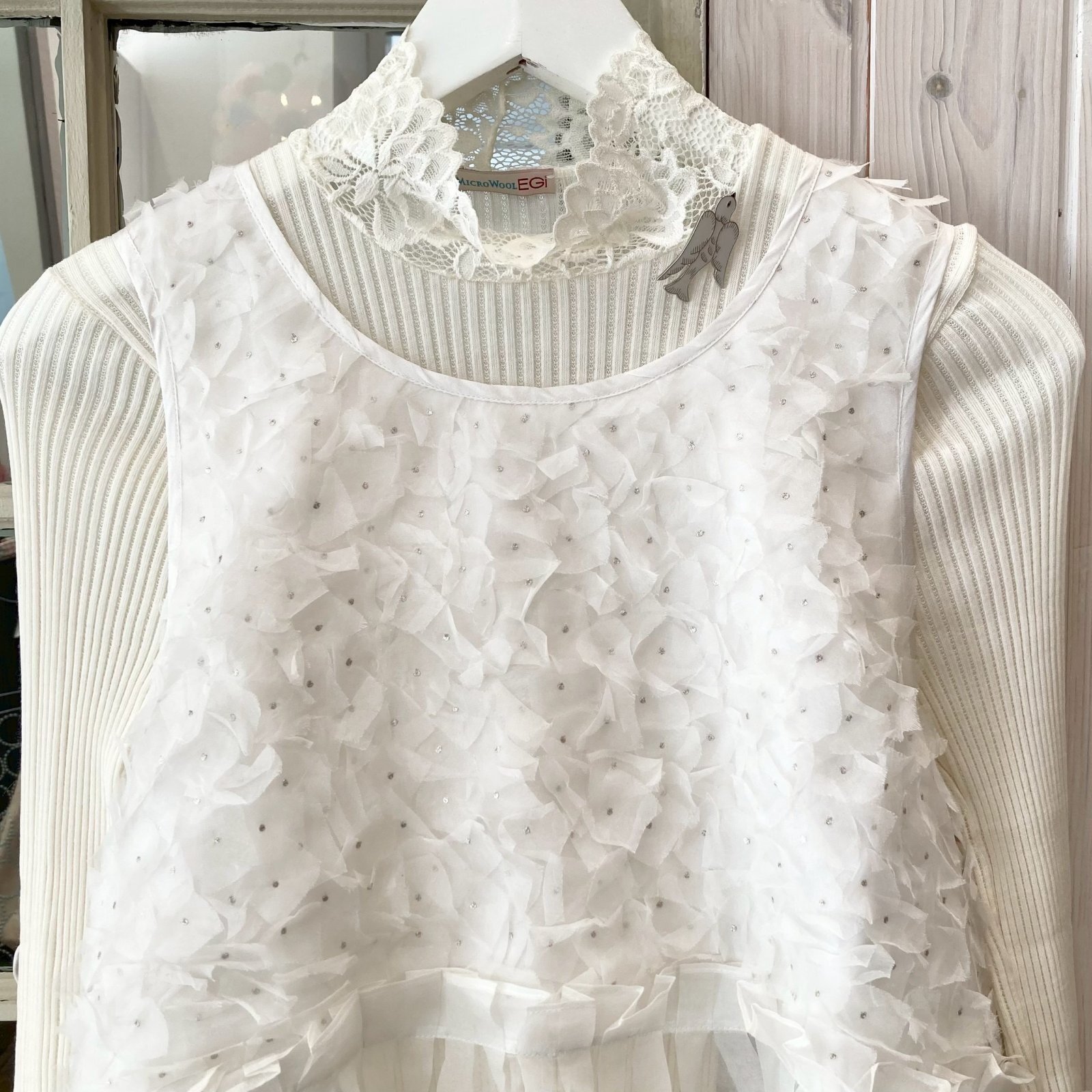 minä perhonen 蝶の形状ブローチ ホワイト ミナペルホネン choucho ブローチ - ミナペルホネン正規取扱店 | anmikunpe