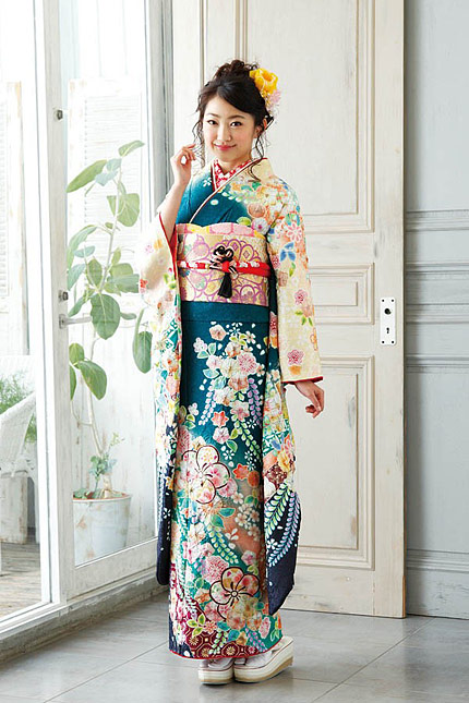 青緑地に、幻の染と言われている辻が花染め【A-2819】｜振袖ギャラリー