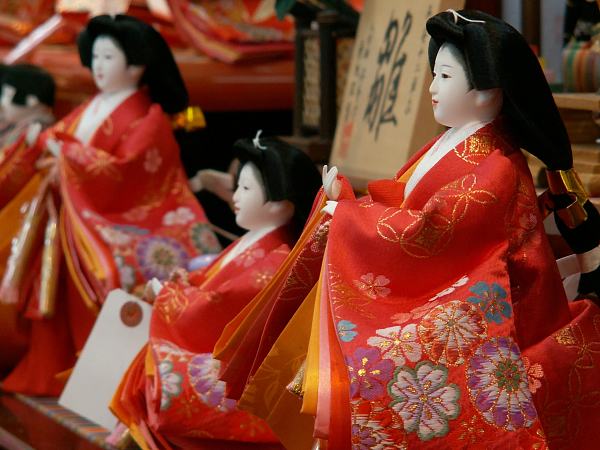 五人囃子が一緒です♪ご～にんばやしのふえたいこ～♪これでうちの