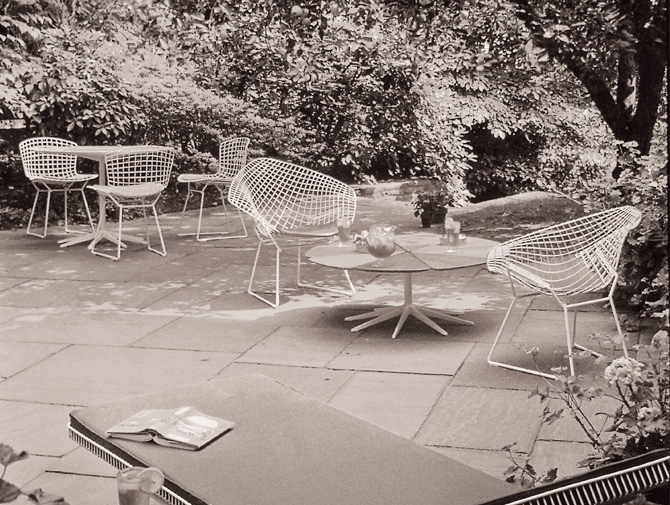 Petal® End Table - Original Design | Knoll