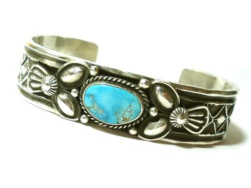 インディアンジュエリー ナバホ族製作のブレスレット・バングル