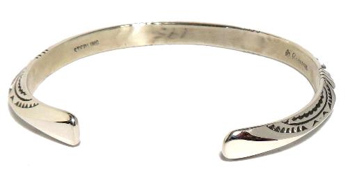インディアンジュエリー ナバホ族バングル トライアングル型 シルバー