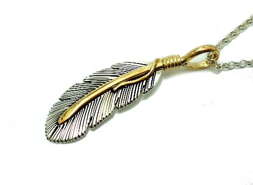 Harvey Mace（ハーヴィーメイス）フェザーペンダント