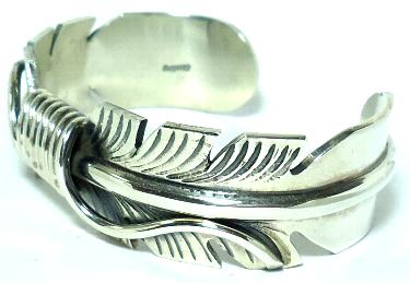 フェザー・バングル ブレスレット