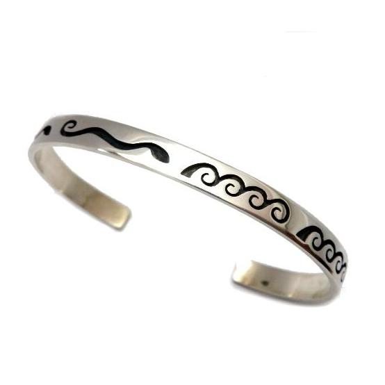 ホピ族のブレスレット・バングル 〔アメリカインディアンが創る〕