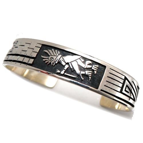 ホピ族のブレスレット・バングル 〔アメリカインディアンが創る〕