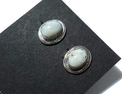 インディアンジュエリー・ホワイトバッファロー ホワイトターコイズ