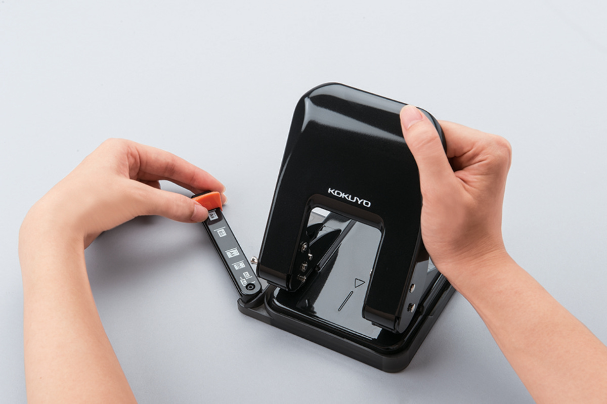 ラクアケ パンチ PPC用紙約37枚 黒｜文具｜コクヨ