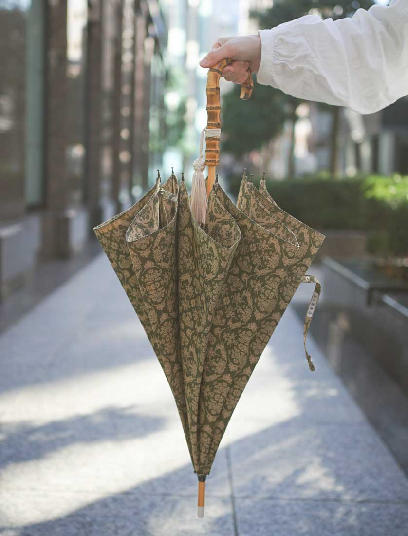 東大寺に現存する日本最古の正倉院文様を西陣織で再現した晴雨兼用傘