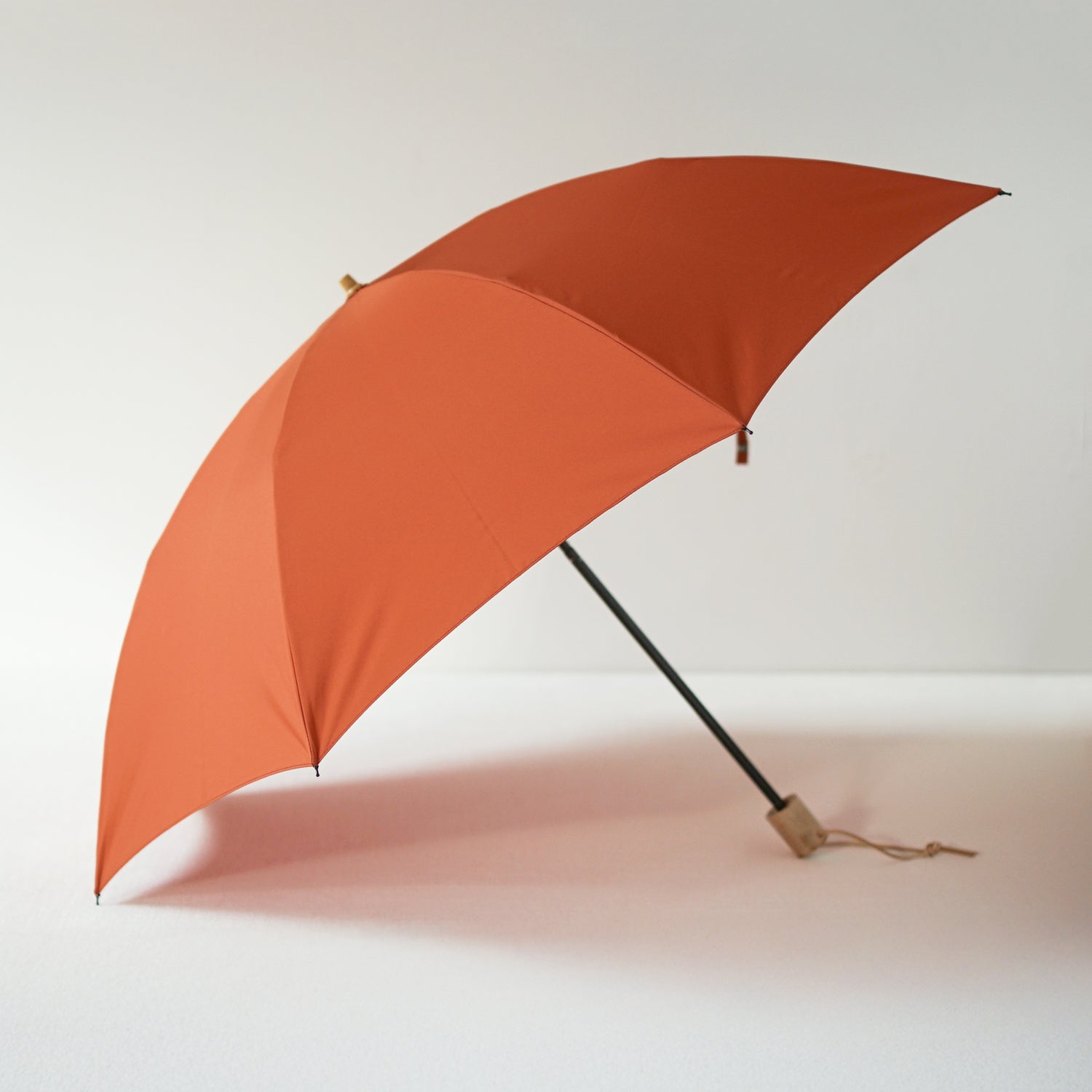 超撥水で丈夫、2WAYで機能的な日本製の2段折りたたみ傘 – 傘専門店