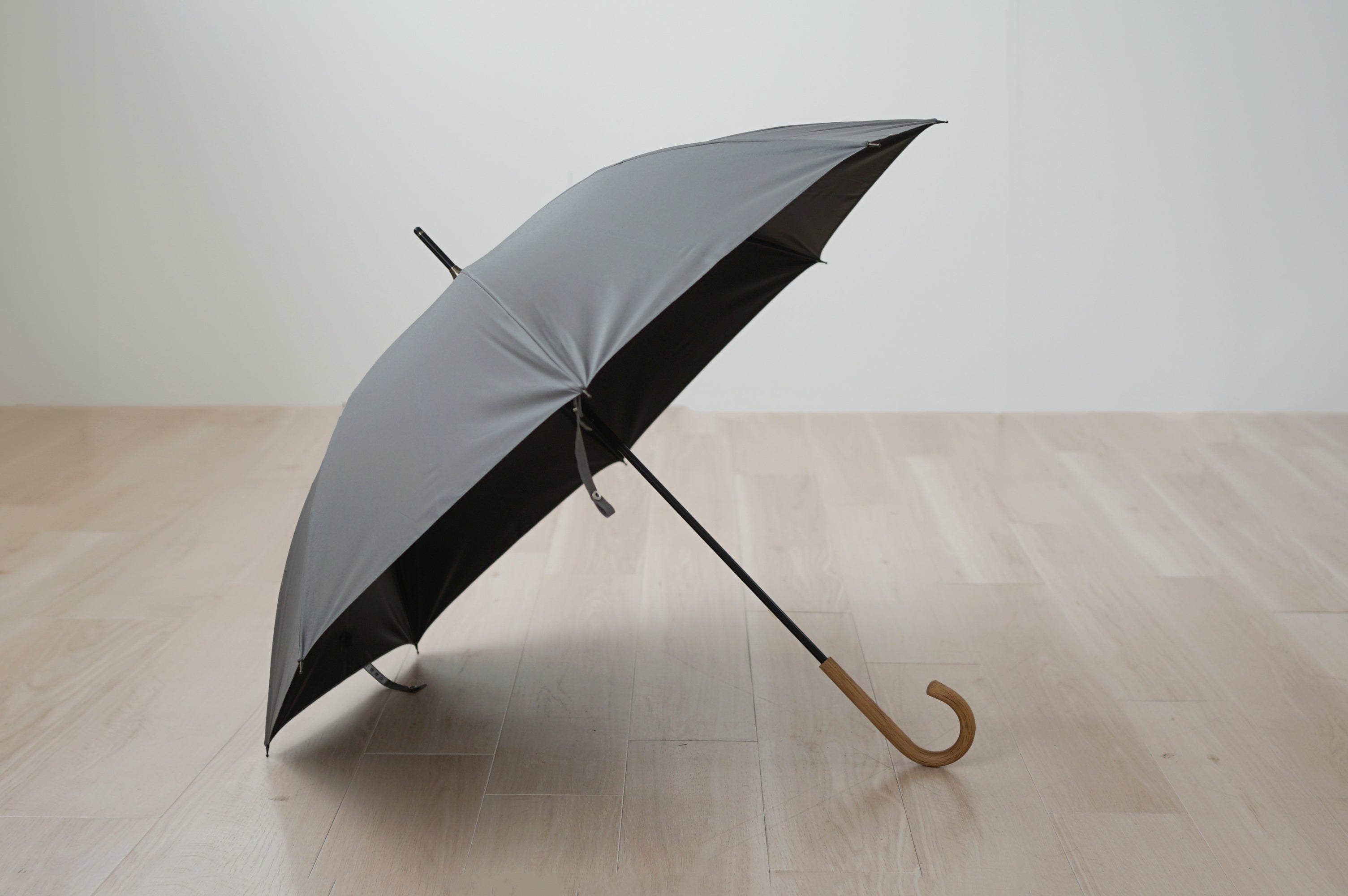 遮熱と遮光効果抜群で大きくて軽いカーボンの長傘 – 傘専門店 小宮商店
