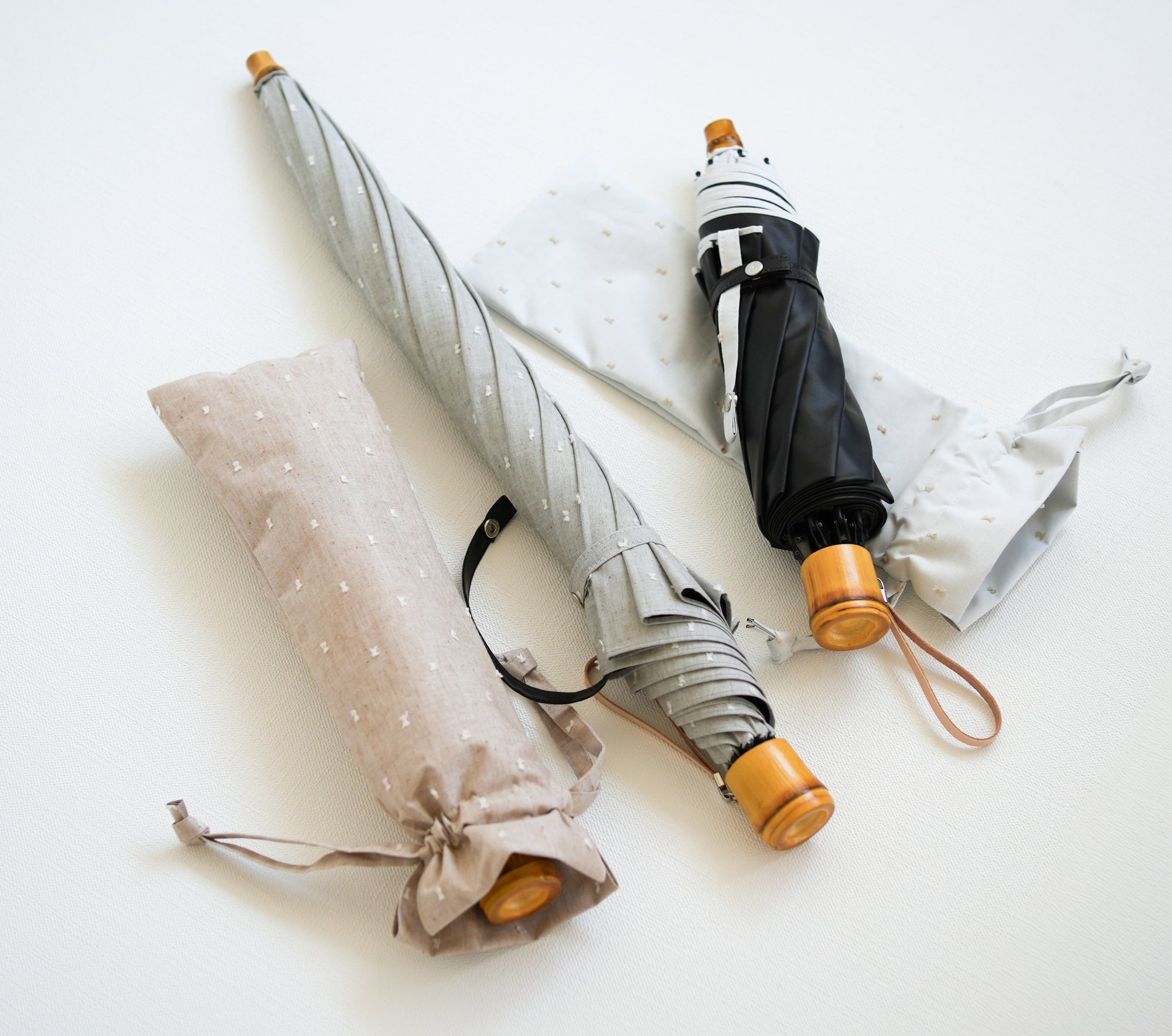 立体的なドット柄がかわいい、UVカット率99.9%以上・遮光率100％・遮熱