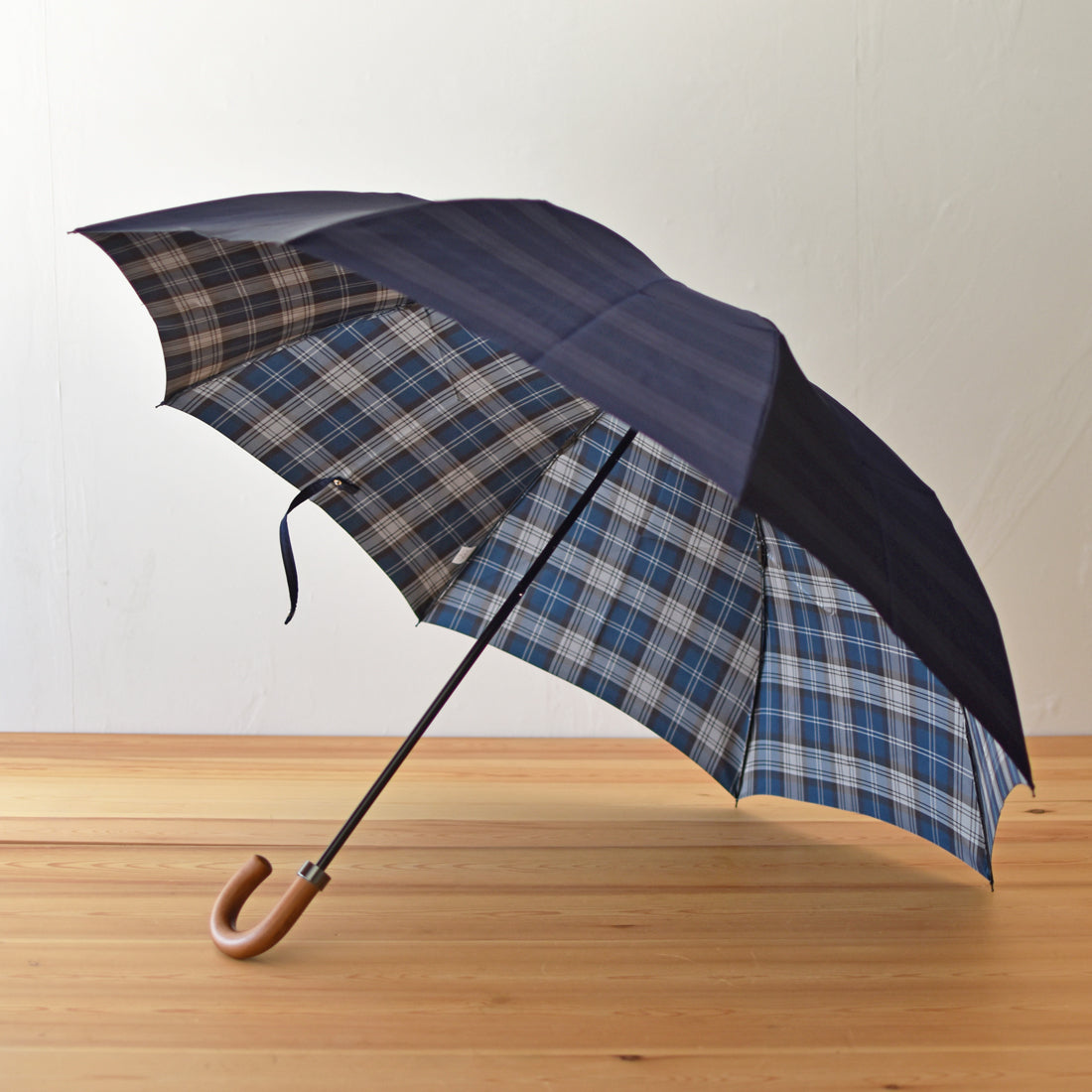 おしゃれな大人のチェックの甲州織メンズ雨傘・雨晴兼用傘(折りたたみ