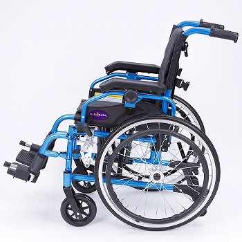 カドクラ ミクロジュニア｜子供向けサイズの車椅子