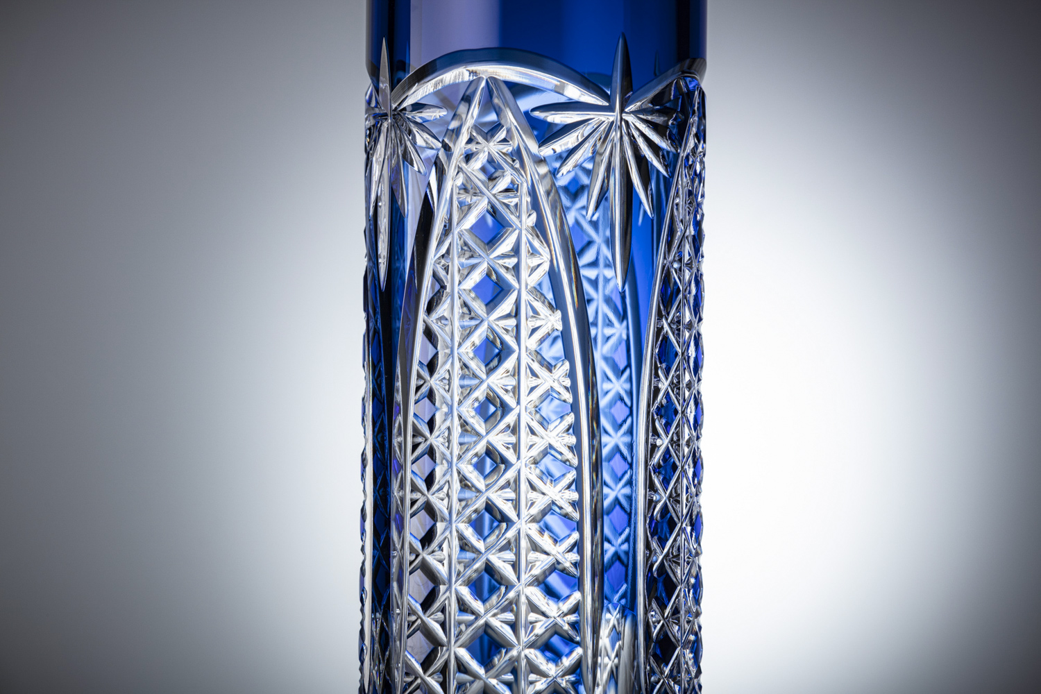 江戸切子 一輪挿＜笹っ葉に四角籠目紋＞ | カガミクリスタル