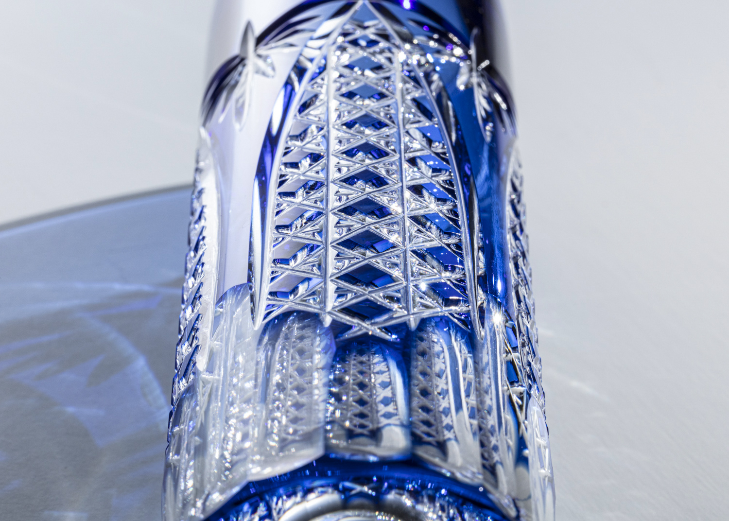 江戸切子 一輪挿＜笹っ葉に四角籠目紋＞ | カガミクリスタル