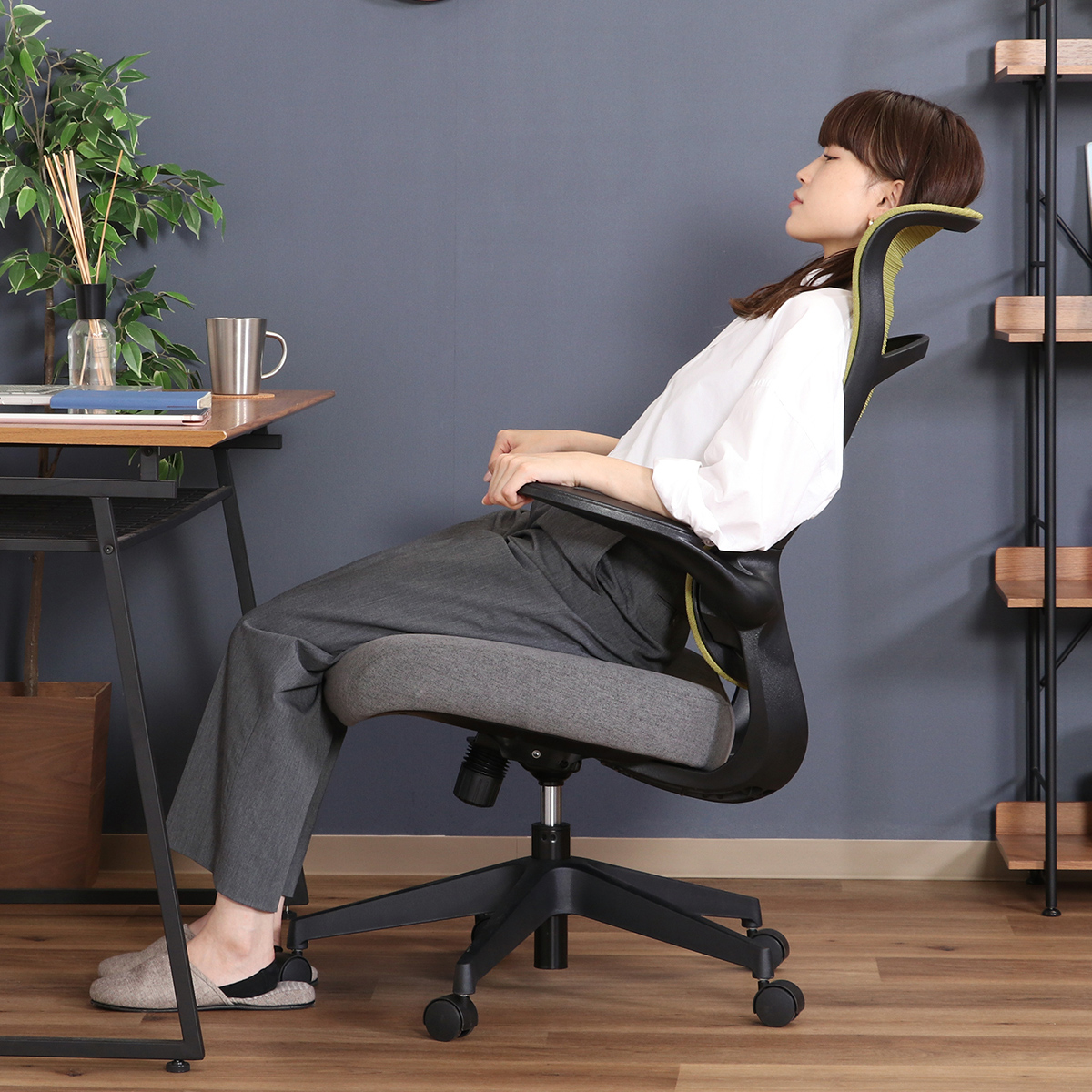 ブレンダ 幅450 奥行580 高さ1070-1145 ハイバックアームアップチェア