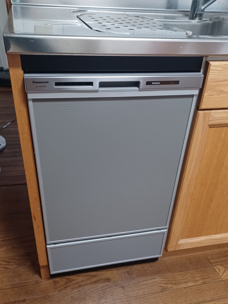 造作キッチンにパナソニックのスライドディープタイプの食洗機NP