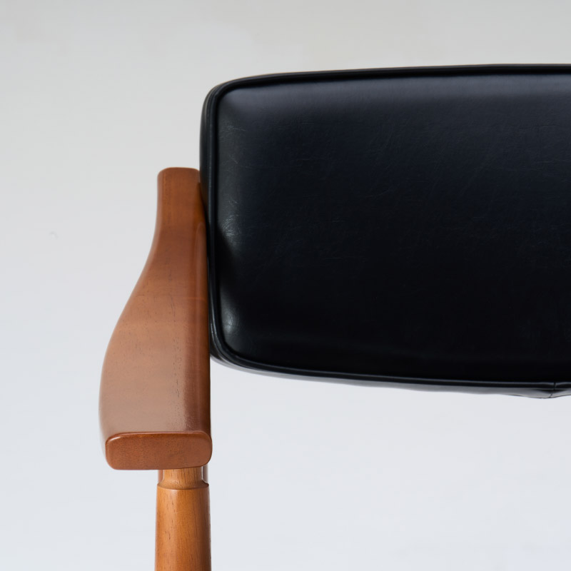 Dチェア | PRODUCT | カリモク60