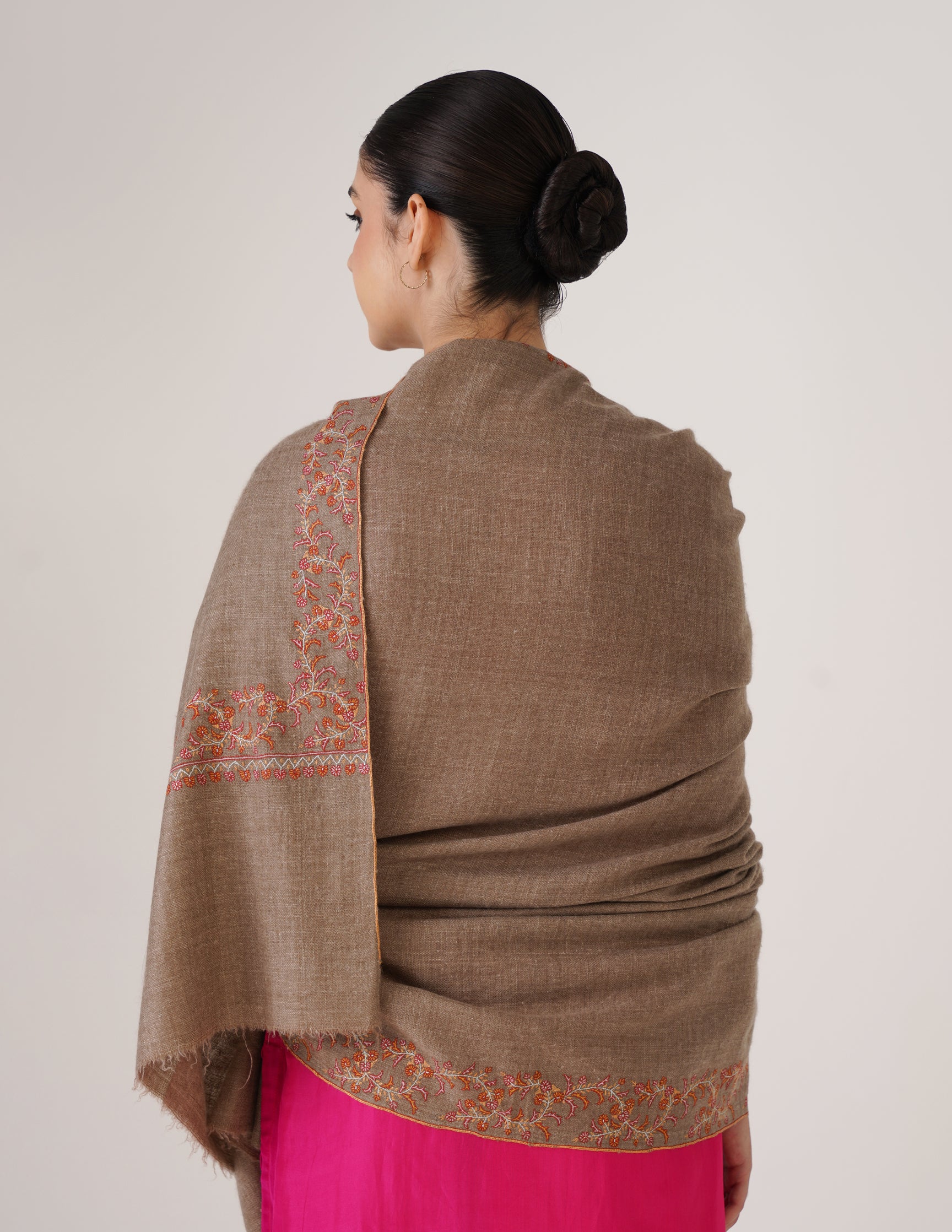 Kashmiri Handwoven Pashmina Sozni Doredaar Shawl – Natural Grey