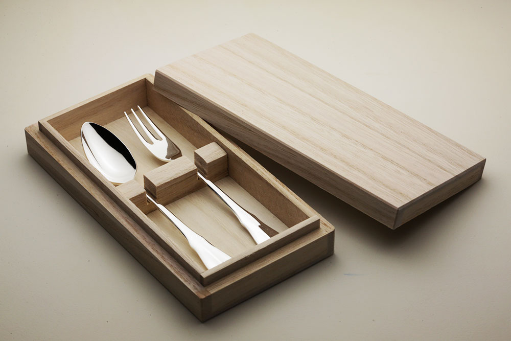 銀食器 名前が刻印できるシルバー950の純銀食器カトラリーセット