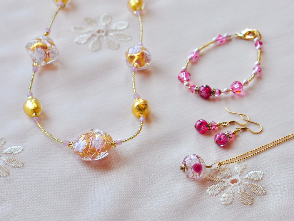 春を纏う ヴェネツィアガラスアクセサリー | 北一硝子 まごころお届け便