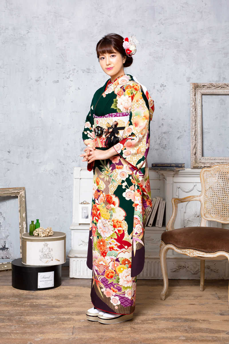 MKK-2907】☆深緑地に桜と牡丹のレトロ柄振袖 | 日本最大級の着物