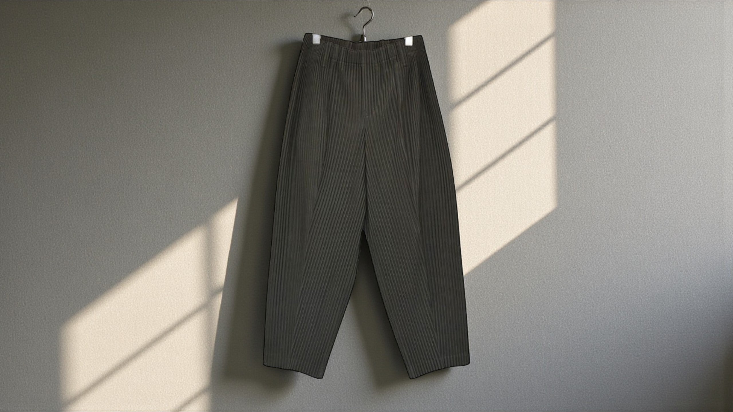 新入荷】HOMME PLISSE ISSEY MIYAKE 20AW プリーツテーパードパンツ