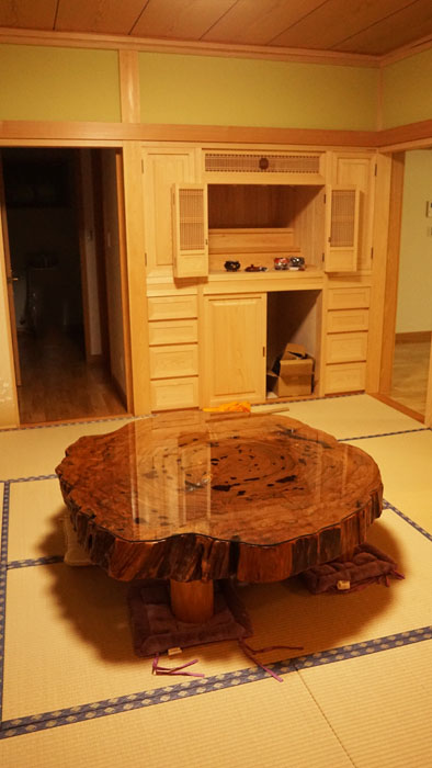 屋久杉輪切り一枚板をお届け | 一枚板専門店 榎本銘木店