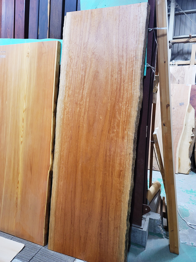 ボセ【アフリカンチェリー】一枚板ダイニングテーブル｜埼玉県吉川市へ