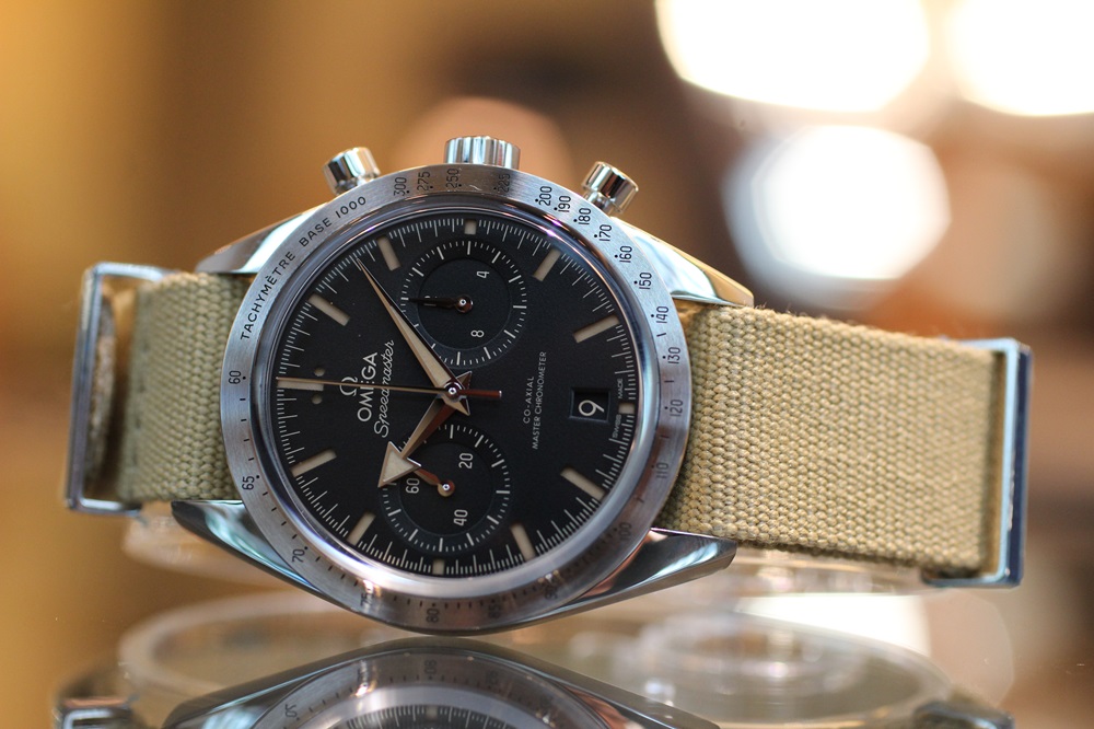 オメガ】スピードマスターオーナー必見！ベルト交換で個性を演出！純正