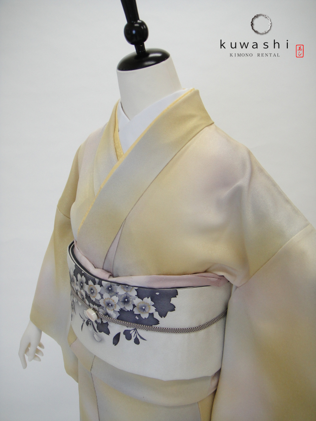 美品 正絹 着物“明るい丁子茶色に唐花の控えめな主張”色無地 U-49 美品