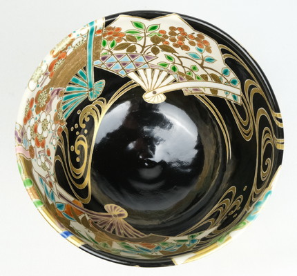 栗山園オンライン通販部 / 【出物】 黒仁清扇面流水の絵茶碗 手塚充 鵬