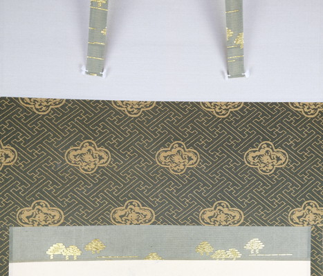 栗山園オンライン通販部 / 【出物】 掛軸 一行「松無古今色」 堀内宗心