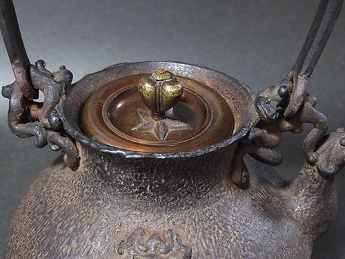 龍文堂 安之介 龍口鉄瓶＜共箱＞ 販売 | 【骨董品買取】日本全国対応