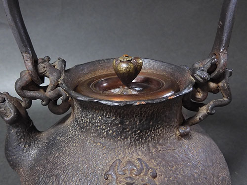 龍文堂 安之介 龍口鉄瓶＜共箱＞ 販売 | 【骨董品買取】日本全国対応