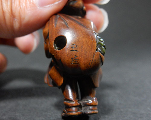 木彫り 根付 人物 ＜在銘＞ | 【骨董品買取】日本全国対応・老舗骨董店