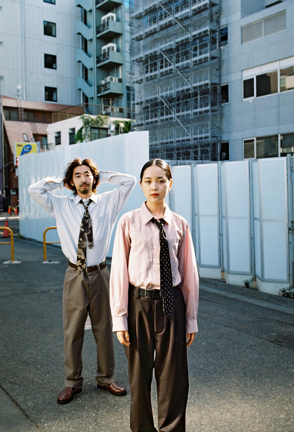 マーガレット・ハウエルを着るひと。川島小鳥が撮る、柄本時生と中野