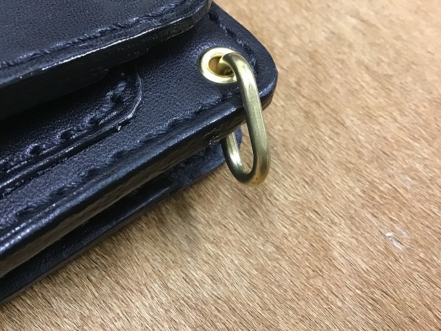 革工房ホークフェザーズ / ショートトラッカーウォレットA01A黒/真鍮