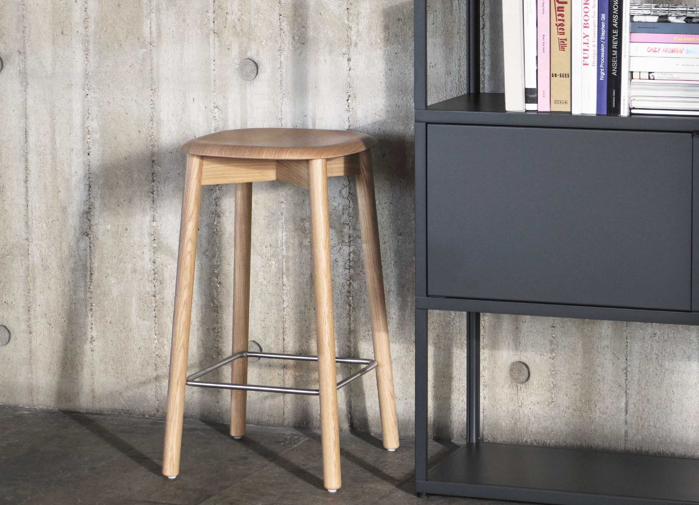 SOFT EDGE 82 BAR STOOL LOW / H65 - スツール | 【公式】HAY