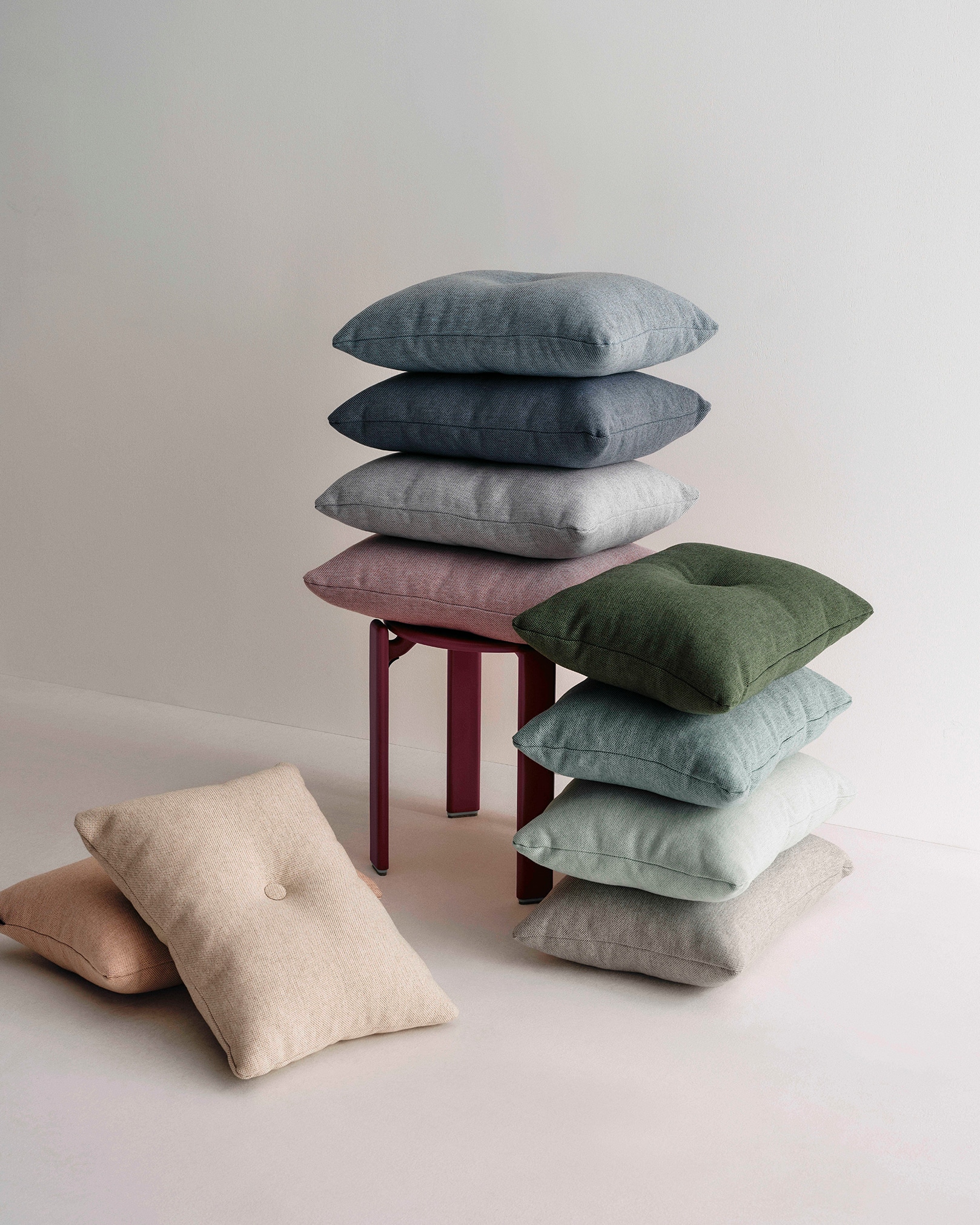 DOT CUSHION MODE / 60 x 45 - クッション | 【公式】HAYオンラインストア