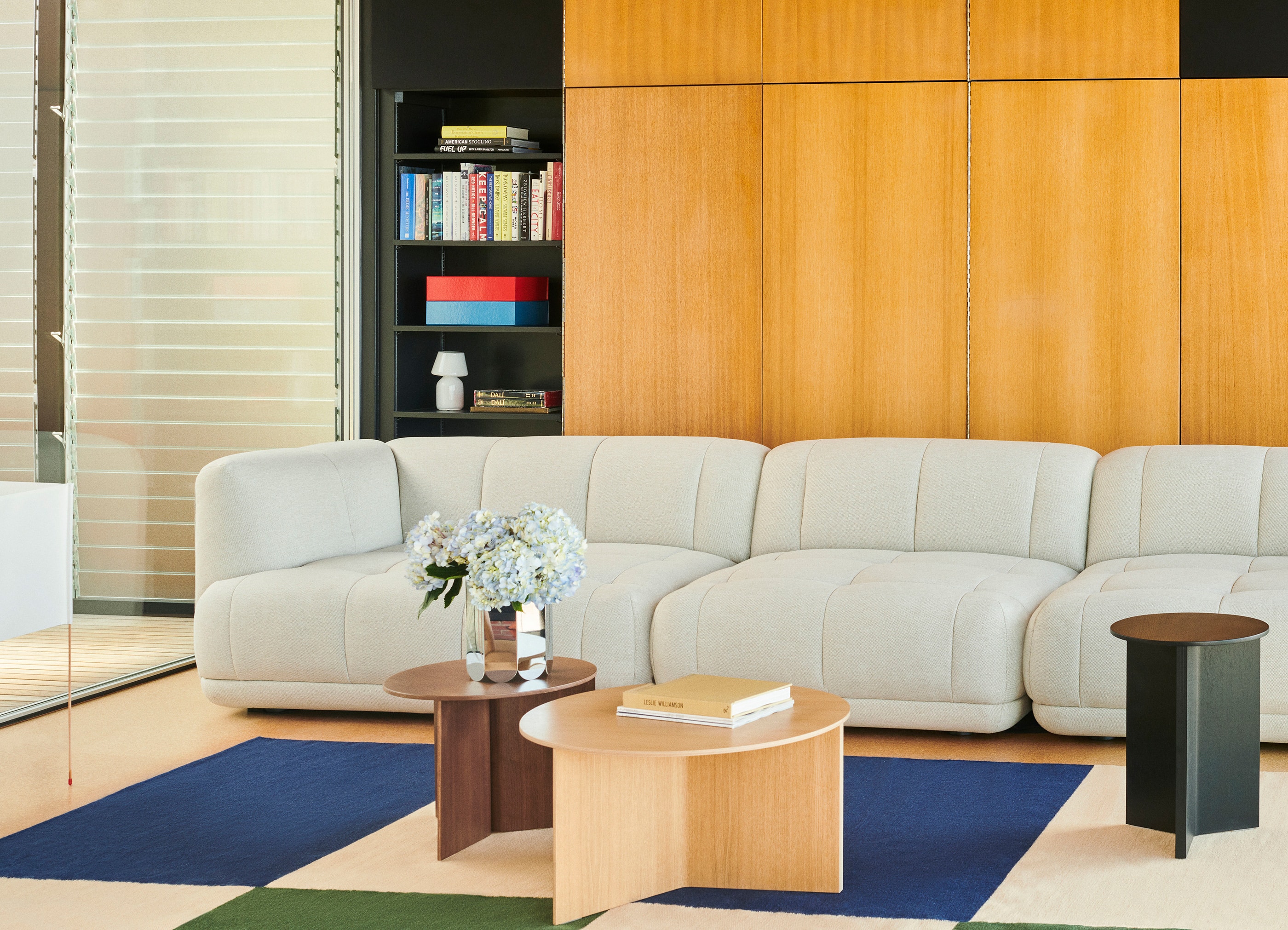 SLIT TABLE WOOD XL / Φ65 x H35.5 cm - テーブル | 【公式】HAY