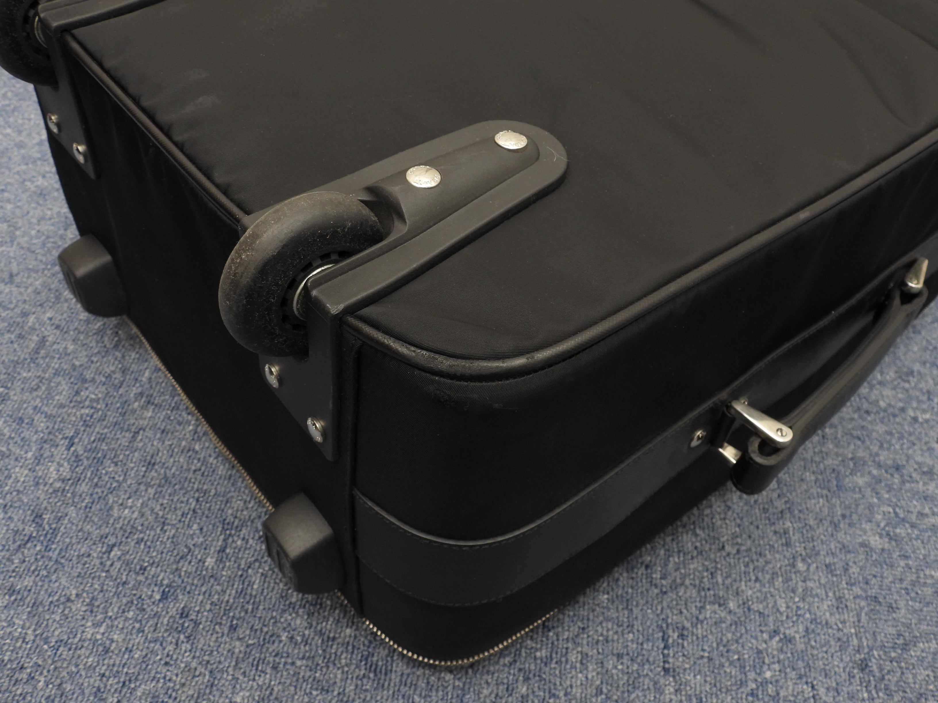 プラダ キャリーバッグ テスート/サフィアーノ 黒 旅行用トロリー