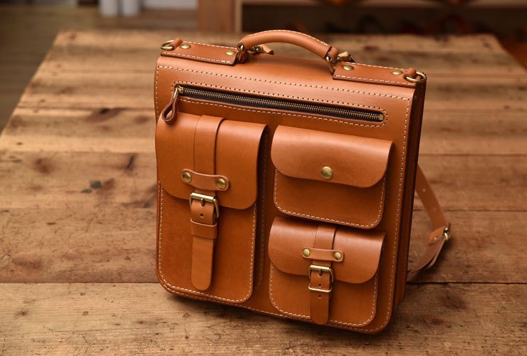 HERZのポケット標本を鞄で仕立てたユニーク3ポケット3wayバッグ / 革鞄