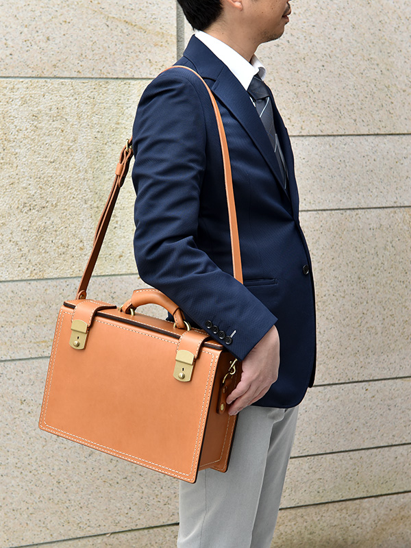 ビジネスにおすすめのパイロットケース・2way / 革鞄のHERZ(ヘルツ