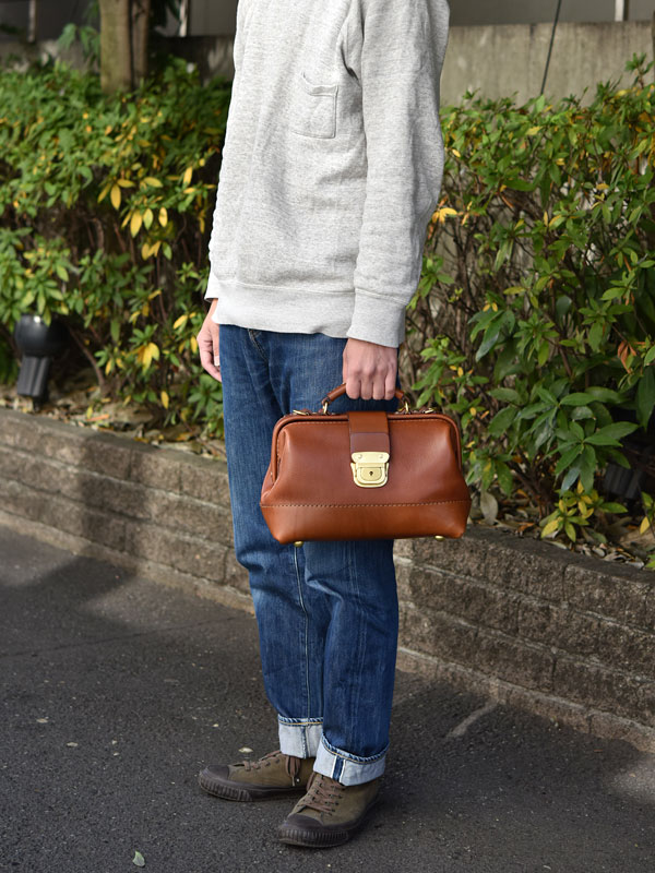 人気のがま口タイプの2way口枠ミニショルダー / 革鞄のHERZ(ヘルツ