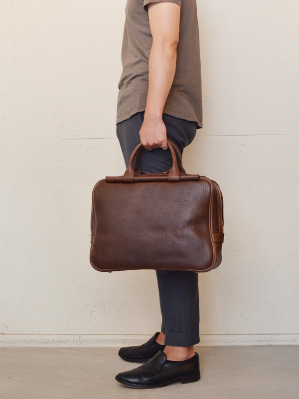 棒屋根が目を惹く二本手ビジネスバッグ / 革鞄のHERZ(ヘルツ)公式通販